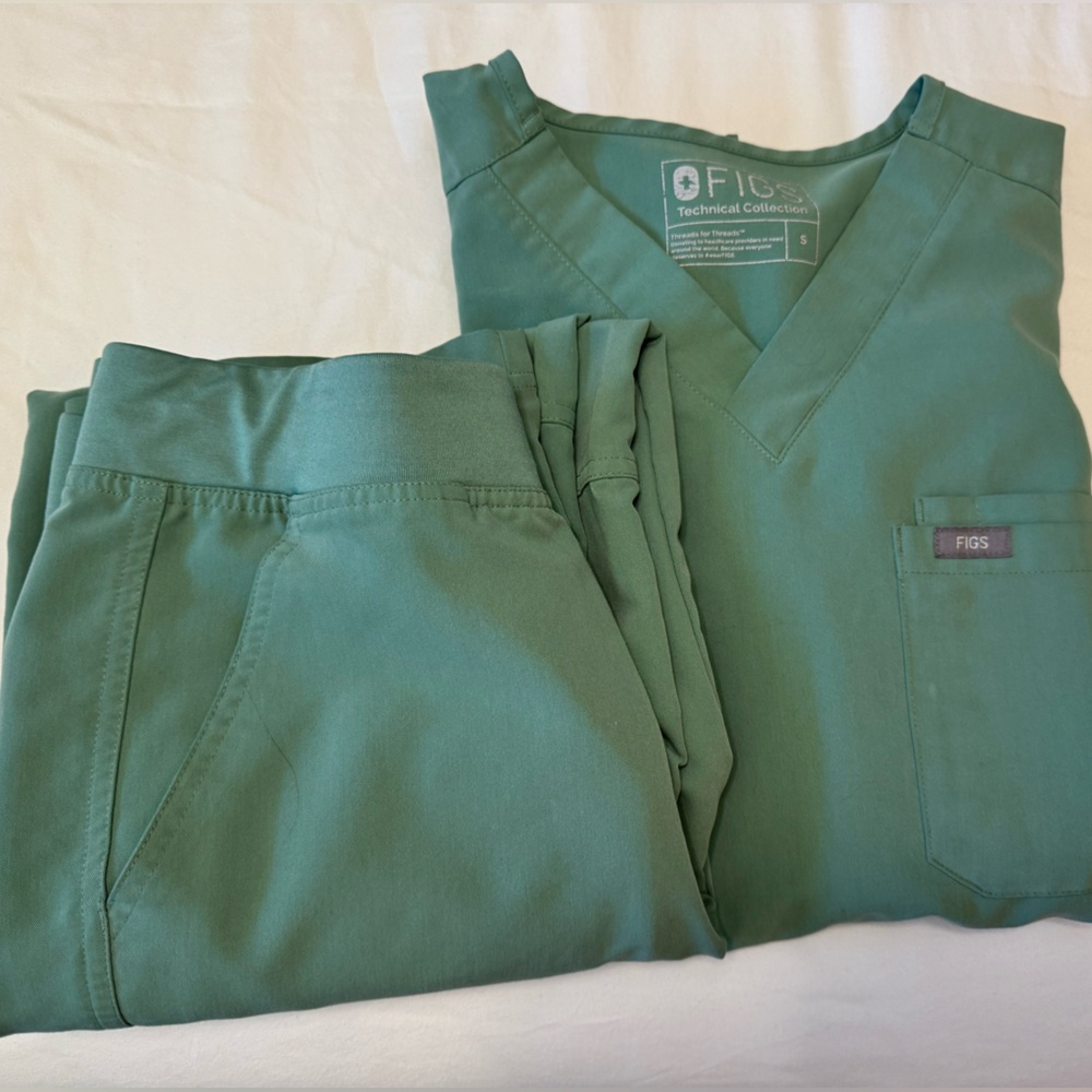 FIGS Jade Scrub Set